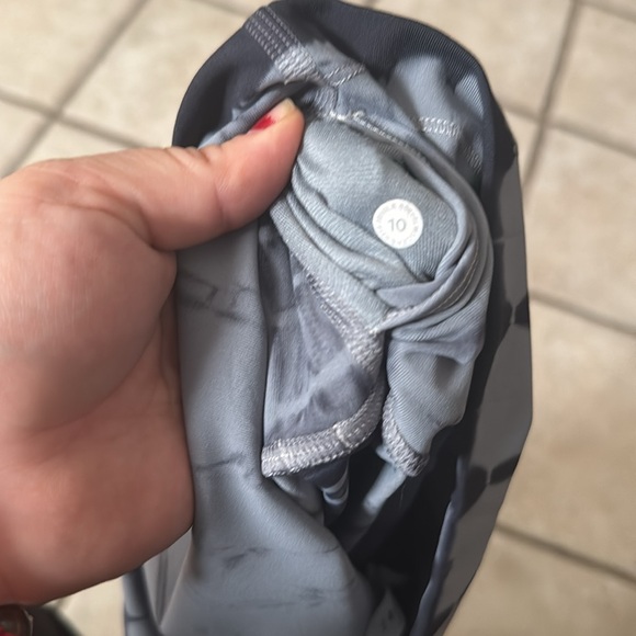 Lululemon - Picture 5 of 5